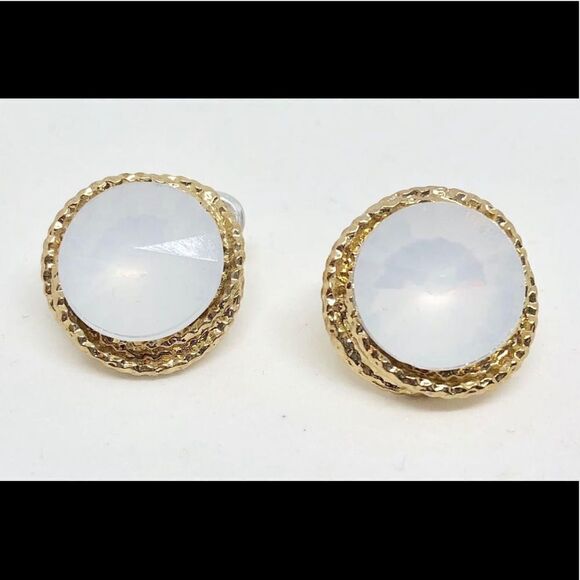 Brand New Womens One Way Hammered Gold and Opal Stud Earrings - Picture 1 of 2